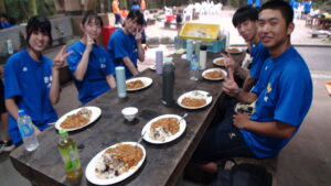 野外カレー炊飯の食事前の様子